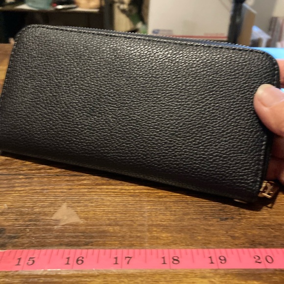 Rampage Black floral women's embroidered zip around wallet - Picture 4 of 6